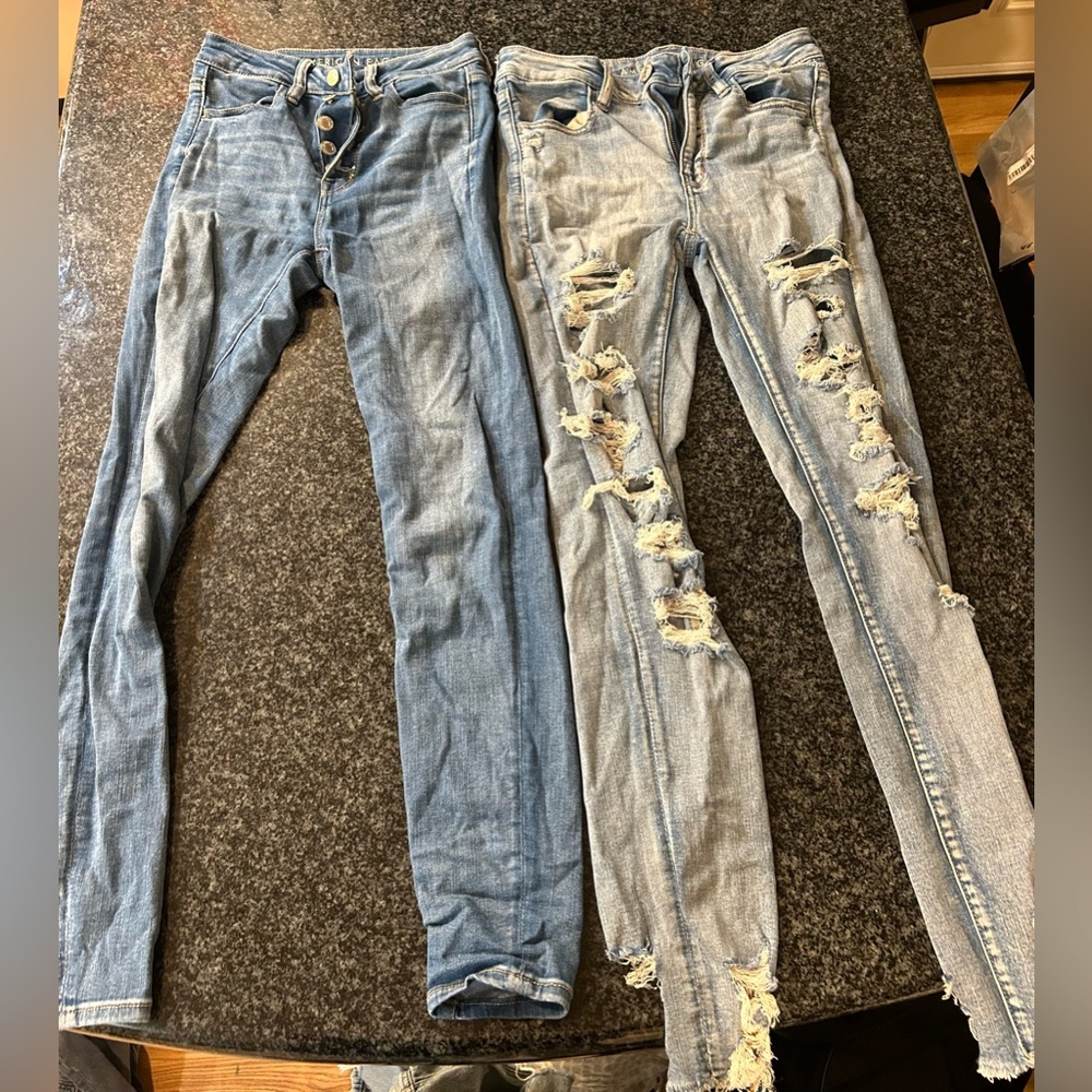 3 pairs of highwaisted american eagle jeans size:6 and size:2 (3 for $45)
